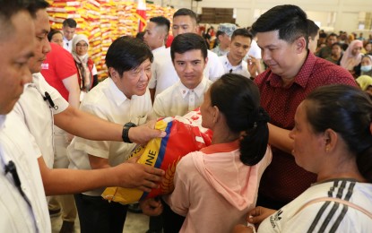 PBBM DISTRIBUTES RICE TO 4PS BENEFICIARIES IN MANILA