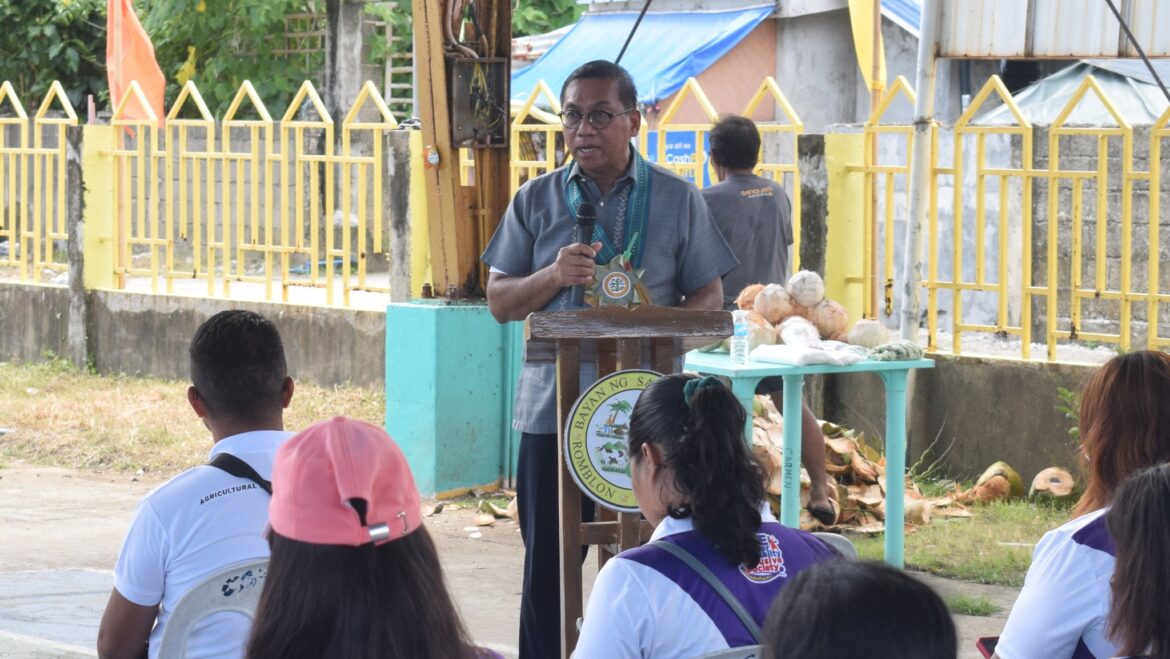 The Department of Science and Technology (DOST) and the Local Government Unit of San Agustin jointly led the groundbreaking ceremony for a proposed 1-ton capacity Ice Plant at the Marine Fish Landing Center along Carmen Bay in San Agustin.